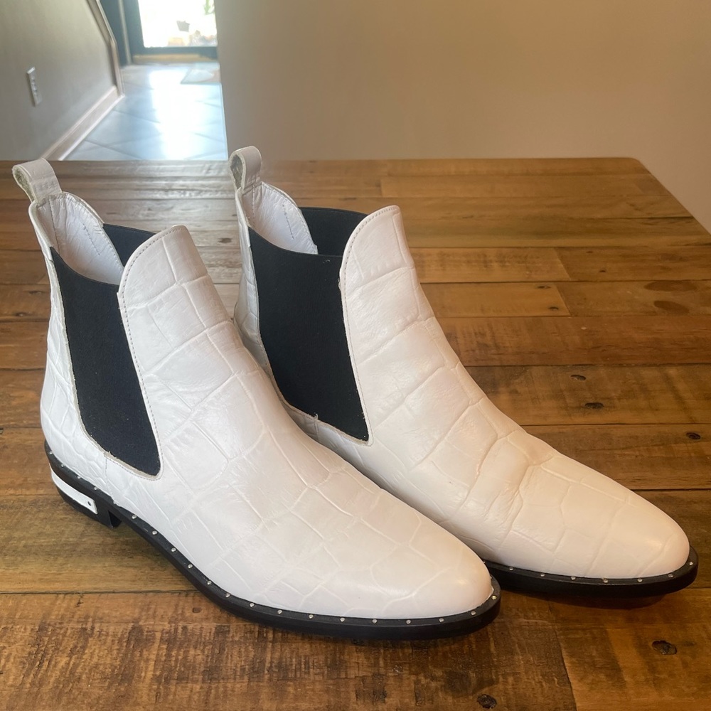 Freda Salvador White Booties
